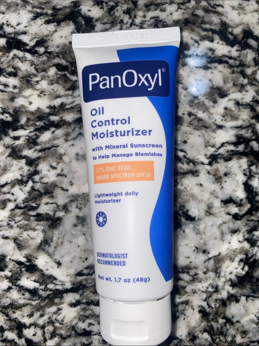 Oil Control Moisturizer - Blue & White